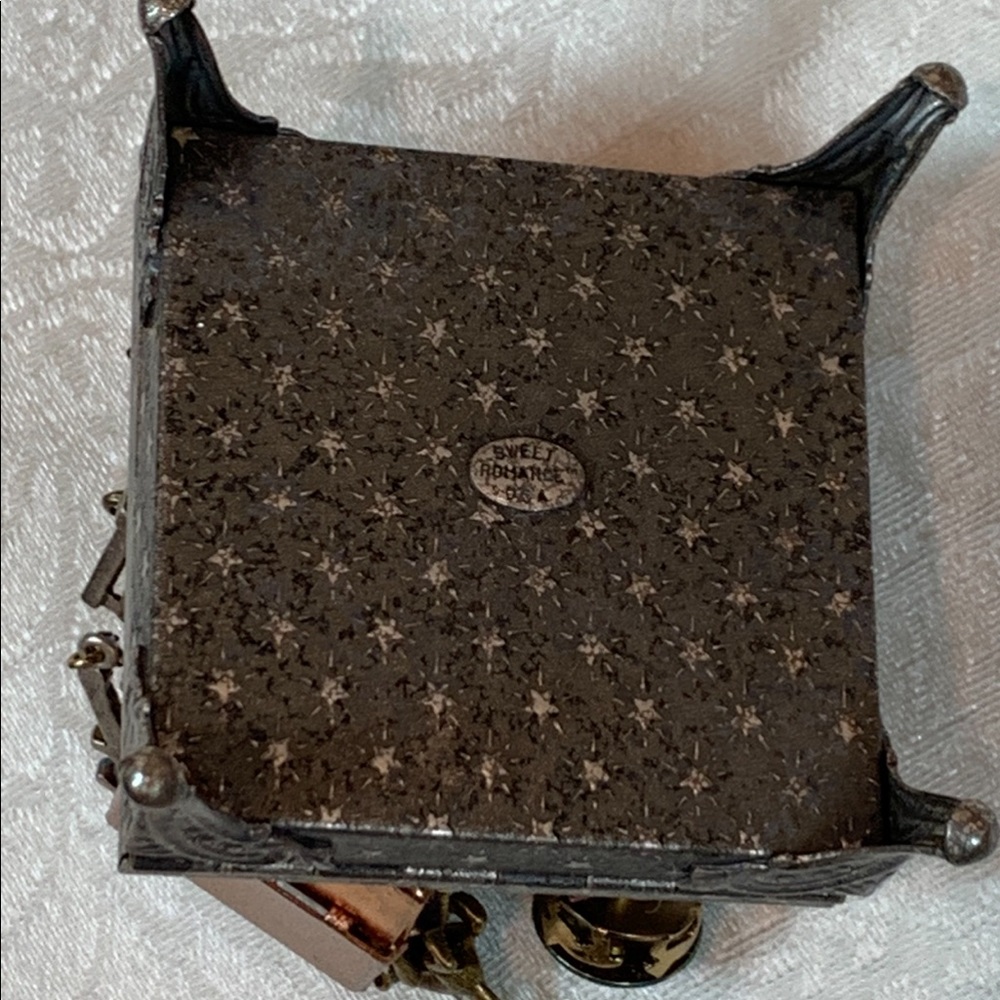 🎁🎁Perfect Gift🎁🎁 Toy Chest Trinket Box - Picture 2 of 4